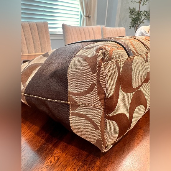 Coach Women's Tan and Brown Signature Tote Bag Purse With Hangtag Stunning - Picture 4 of 15